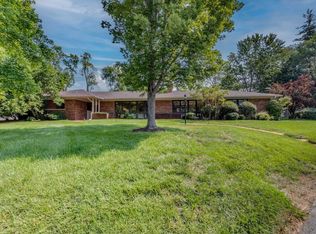 127 Heatherwood Dr, Saint Louis, MO 63132