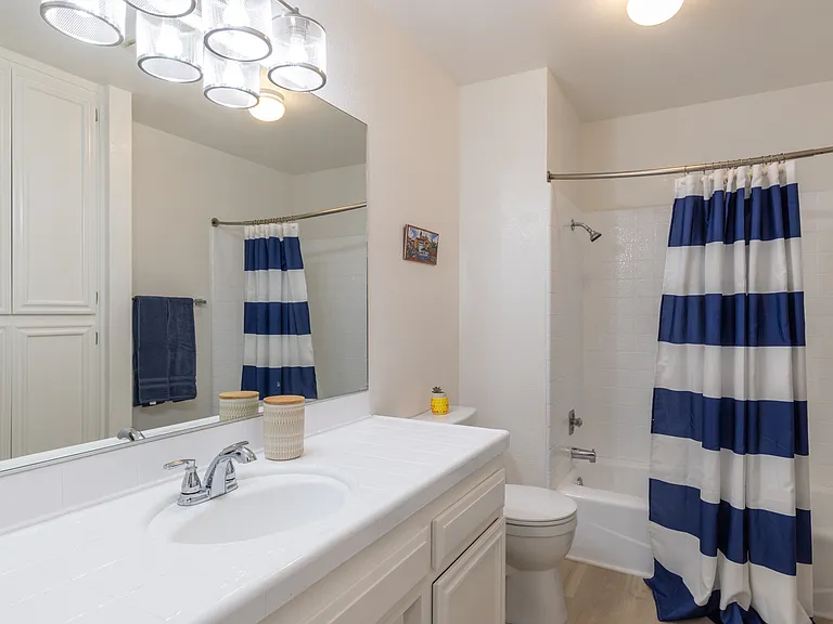 1045 Seymour St — Photo 15