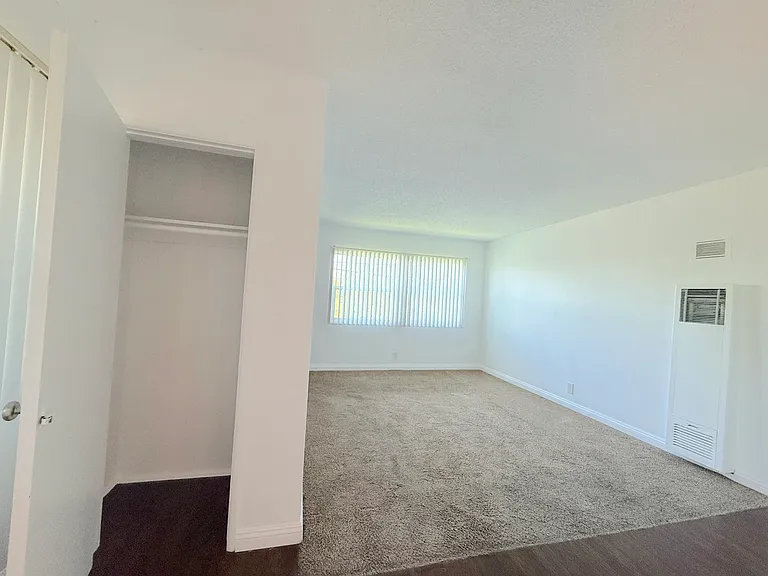 331 E Live Oak St #B — Photo 3