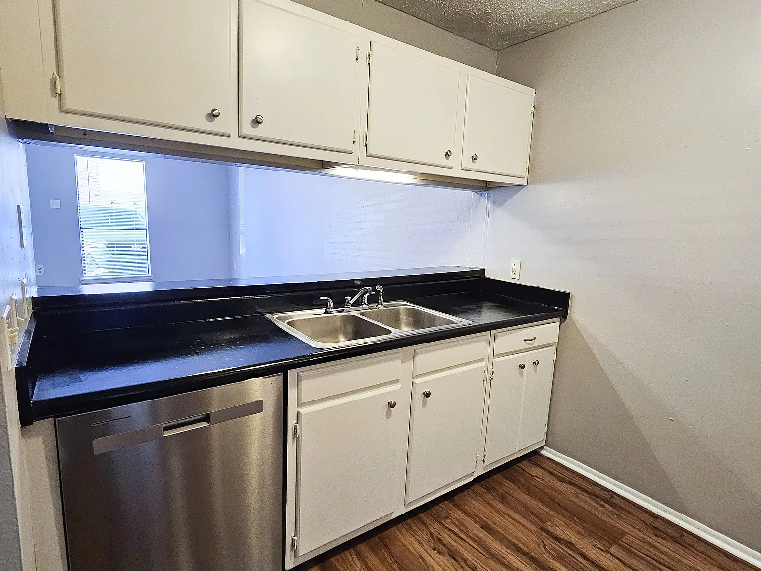 2 bed, 1.5 bath, 1100 sqft, $1,150 — Photo 3