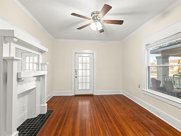 4th image of 4533 Worth St