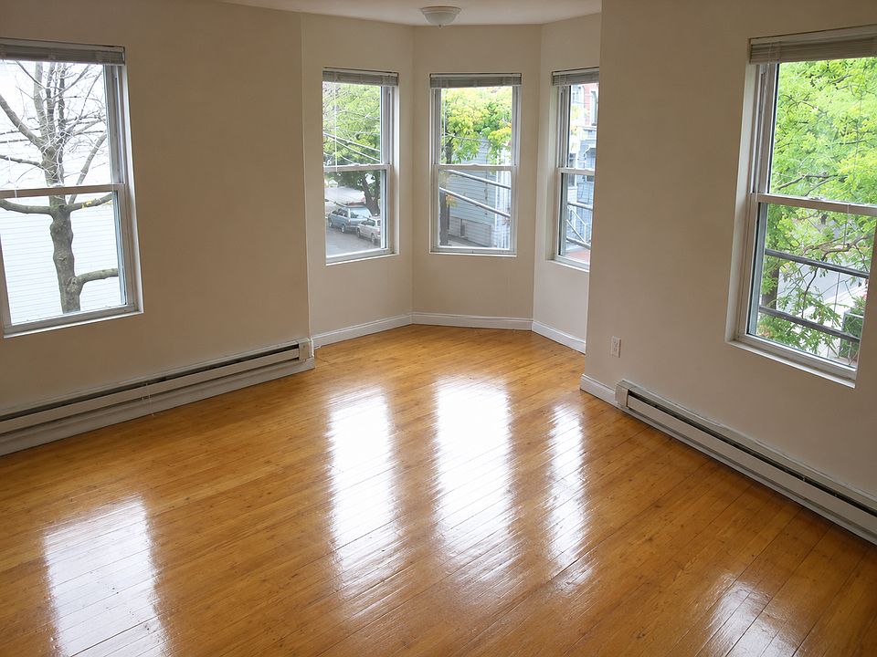 2nd image of 235 Columbia St APT 3L
