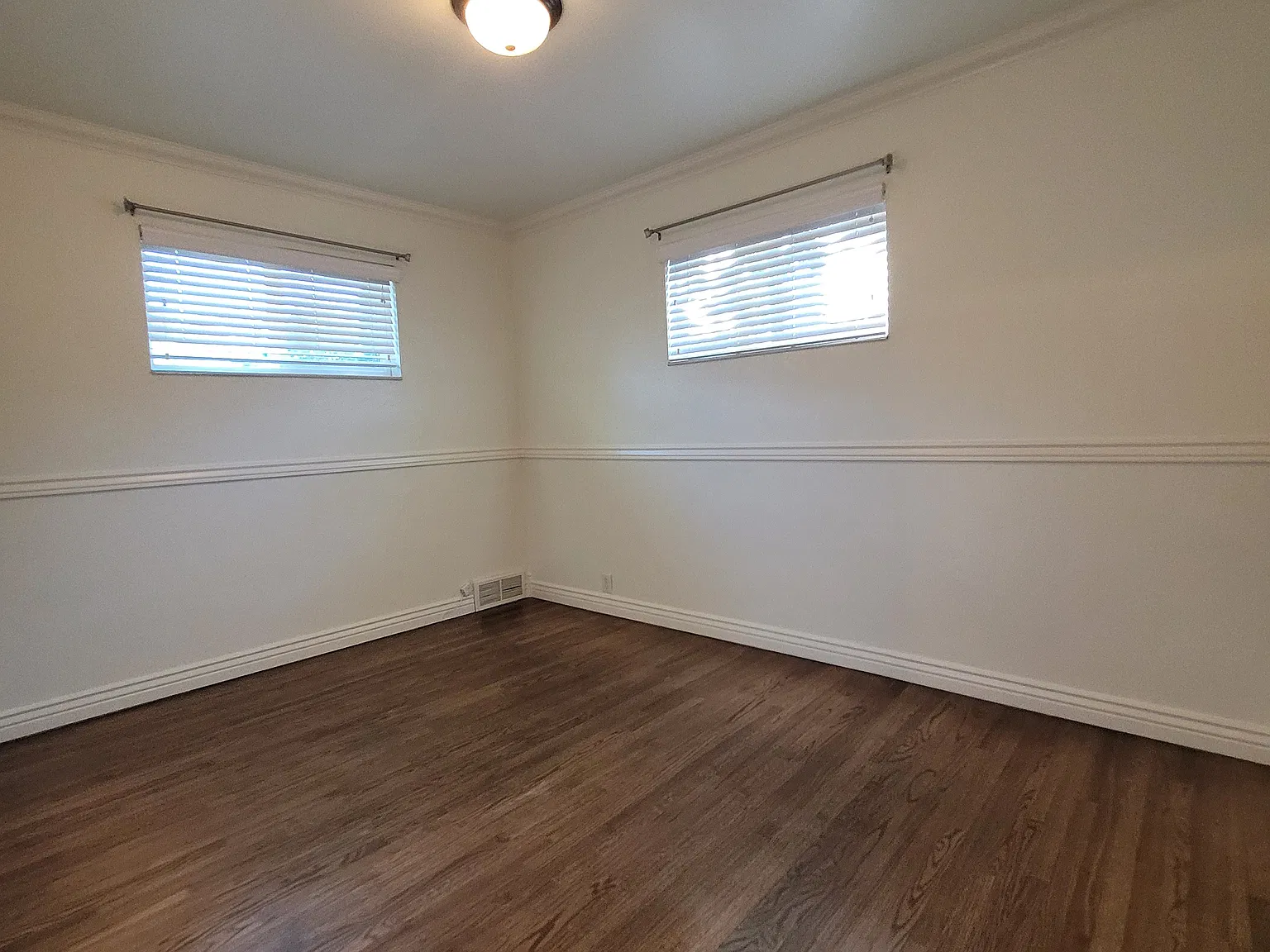 1811 E Severn Dr — Photo 4