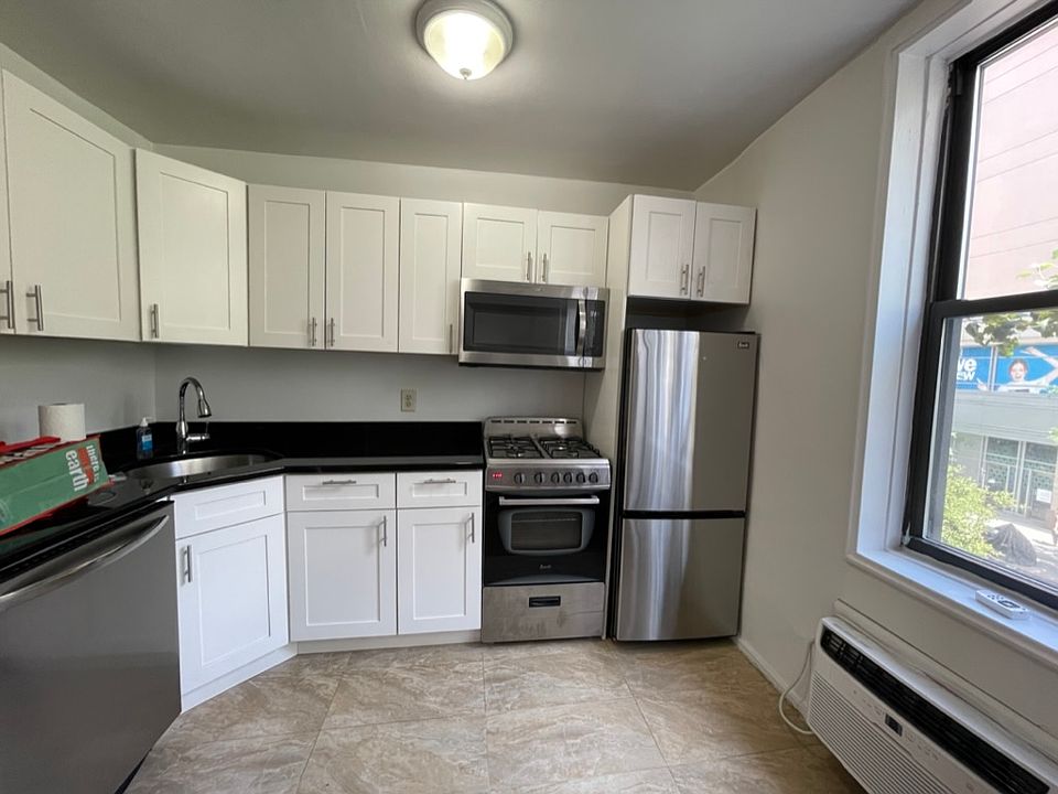 1st image of 27 E 13th St APT 3E