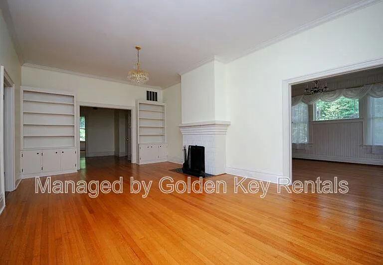 105 S Pineview Ave — Photo 2