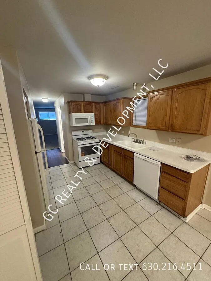Building Photo - 13419 S Brandon Ave #1