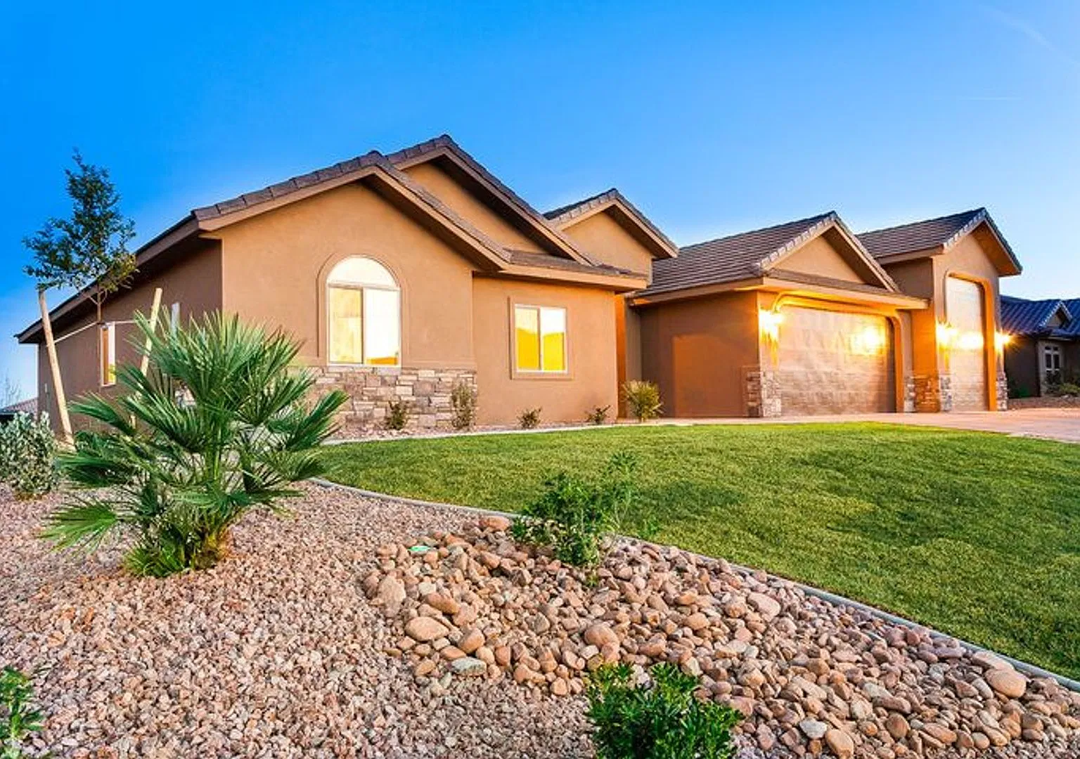 Beautiful 4 bedroom, 2.5 bath home in great location! — Photo 1