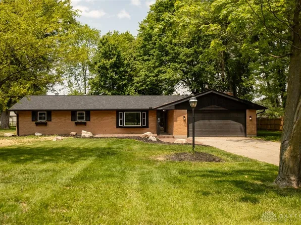 277 Floral Acres Dr, Tipp City, OH 45371
