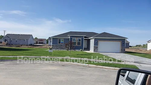 3131 Capri Dr Photo 1