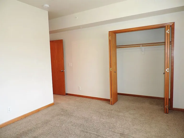 545 Pond View Drive — Photo 11