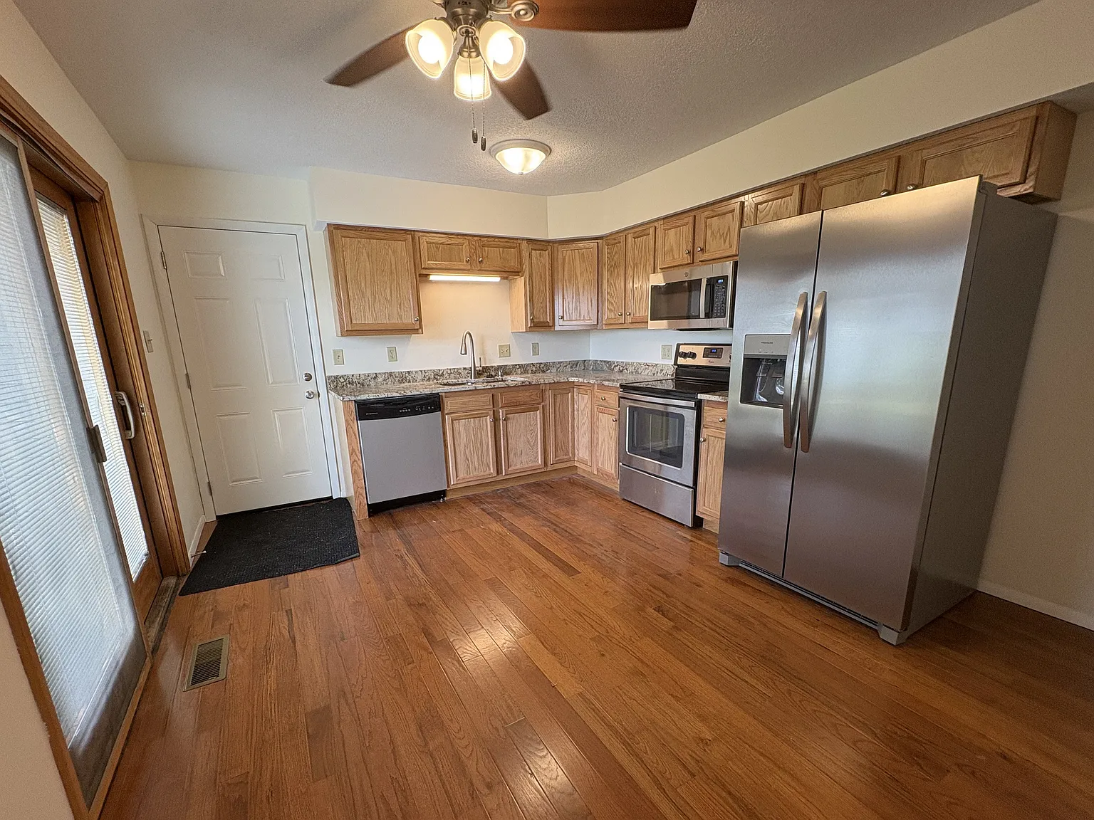 3 bed, 1500 sqft, $1,995 — Photo 4