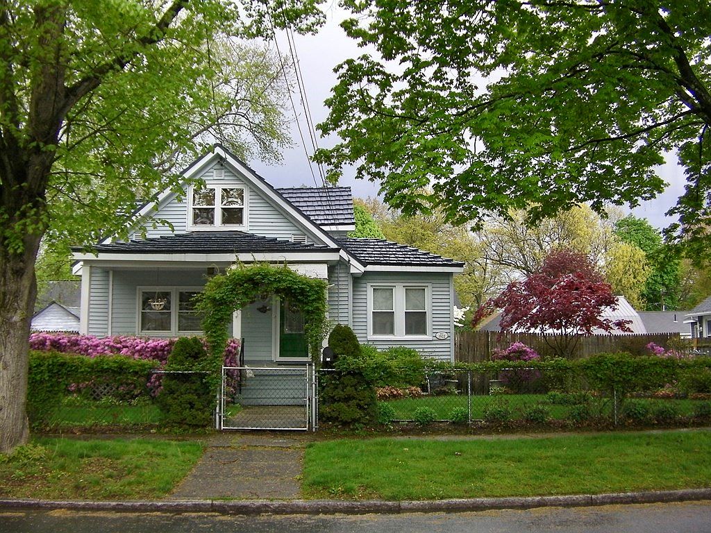 161 Penrose St, Springfield, MA 01109 | Zillow