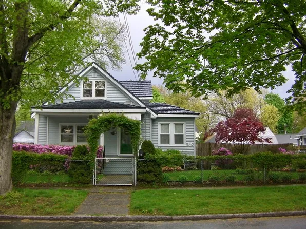 161 Penrose St, Springfield, MA 01109