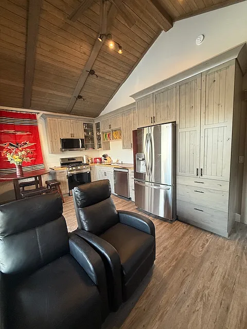 1 bed, 832 sqft, $3,500 — Photo 2