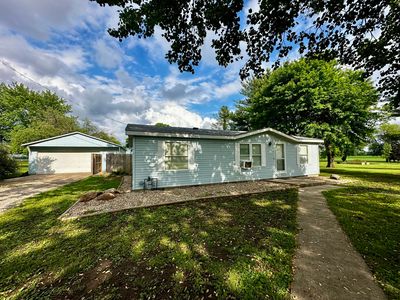 1008 Bloomington St, Dewitt, IL, 61735