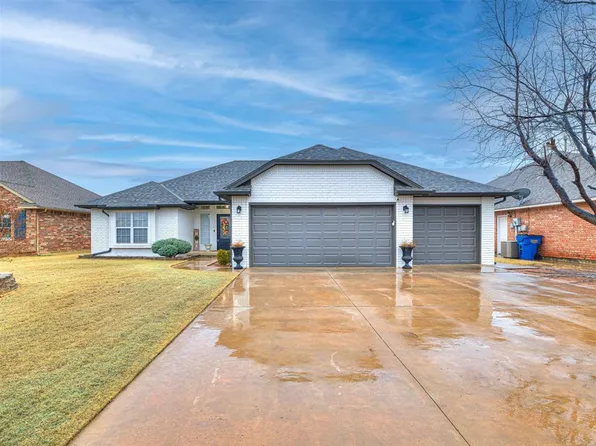 704 W Alamo Way, Mustang, OK 73064