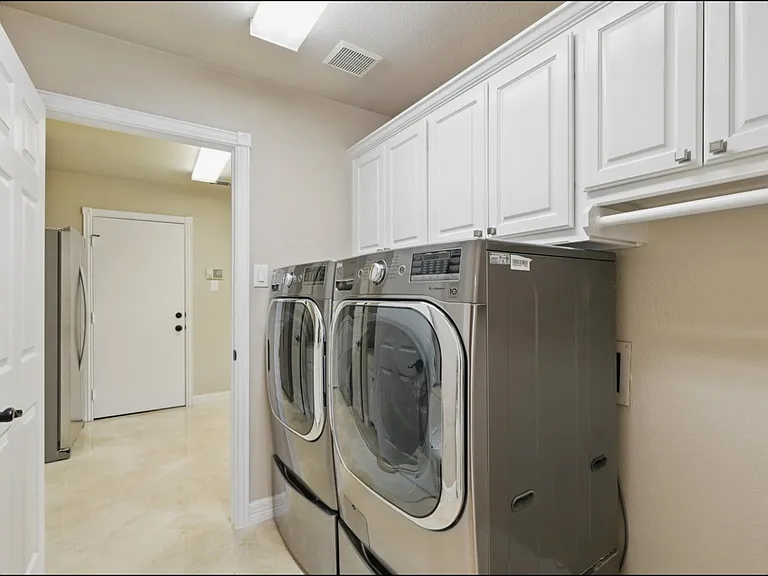 727 Ashleigh Ln — Photo 25