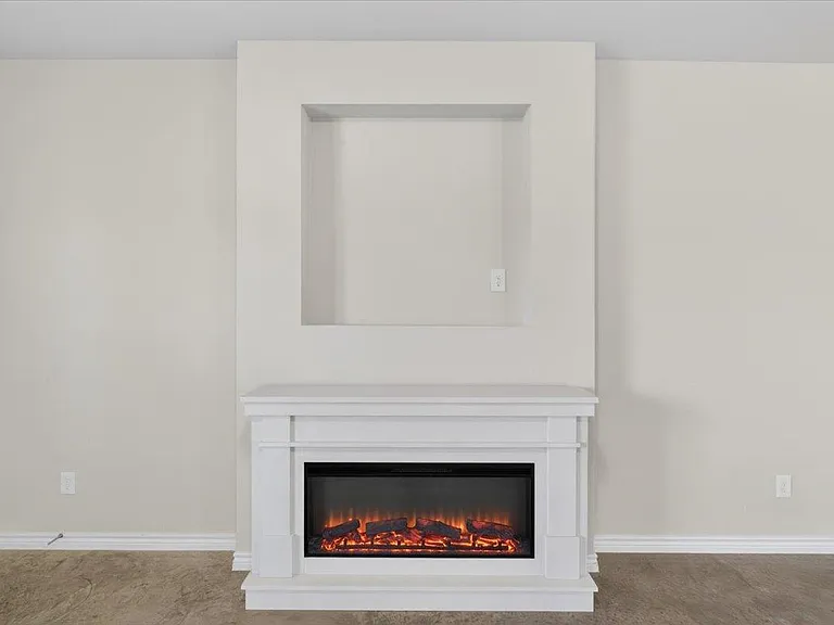 412 W Avenue C — Photo 9