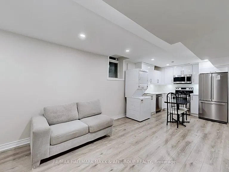 719 Shanahan Blvd #B — Photo 4