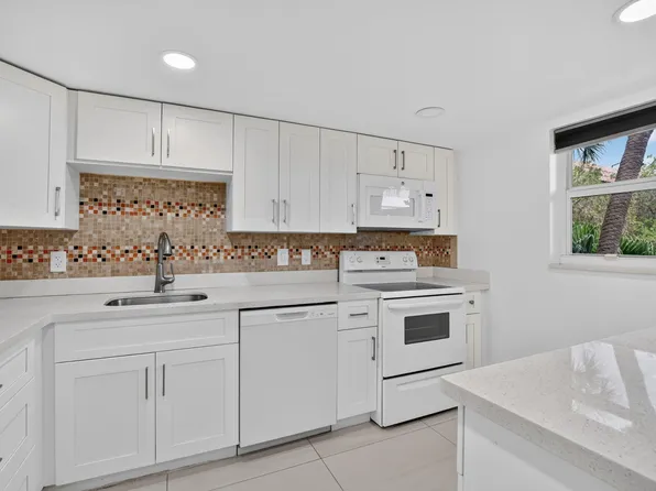 10110 Boca Entrada Blvd APT 305, Boca Raton, FL 33428