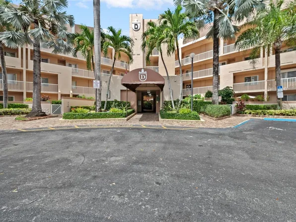 7667 Granville Dr #310, Tamarac, FL 33321