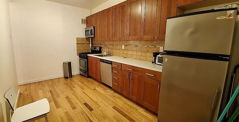 2nd image of 46 Sutton St APT 2R