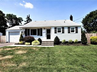 100 Foster Rd, Ronkonkoma, NY 11779