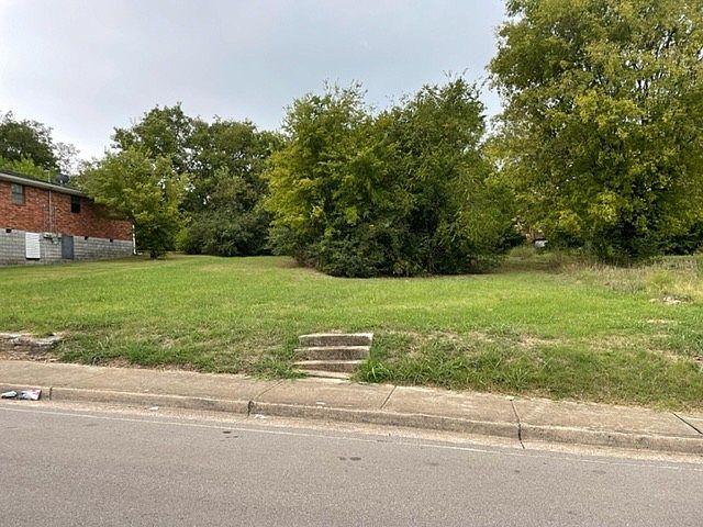 1st image of 913 33rd Ave N