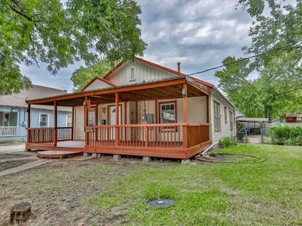 526 N Chestnut St, Gainesville, TX 76240