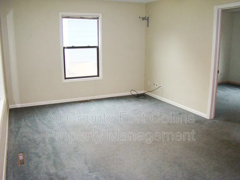 817 E Laurel St — Photo 3