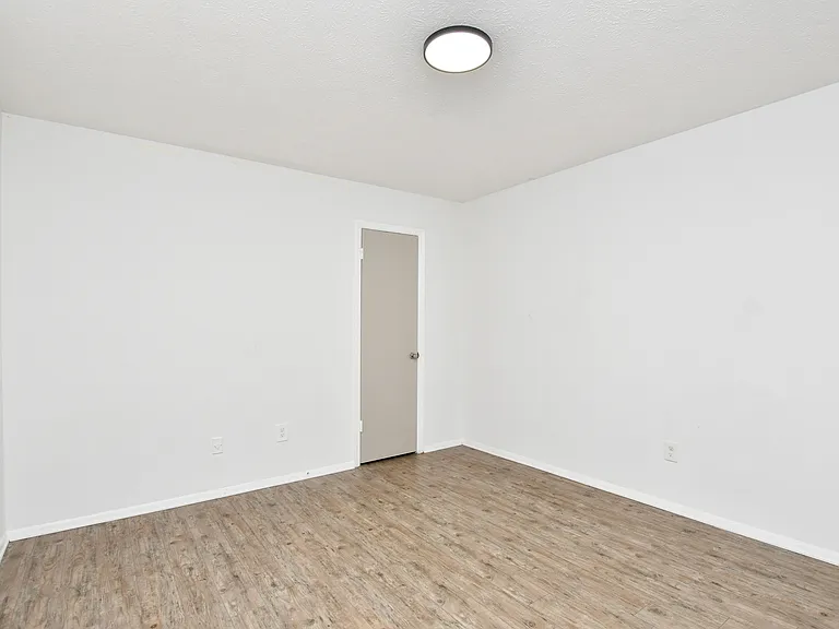 Room (1) Room (1)