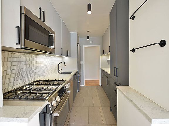 3rd image of 400 Central Park W APT 2R