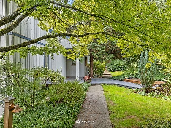 https://www.matrix.nwmls.com/Matrix/MediaManager/ShowImage.aspx?tbl=15&mtid=1&tmui=122921478&mf=PU33642976&w=128&h=96&q=99&md=0001-01-01%2000:00:00.000