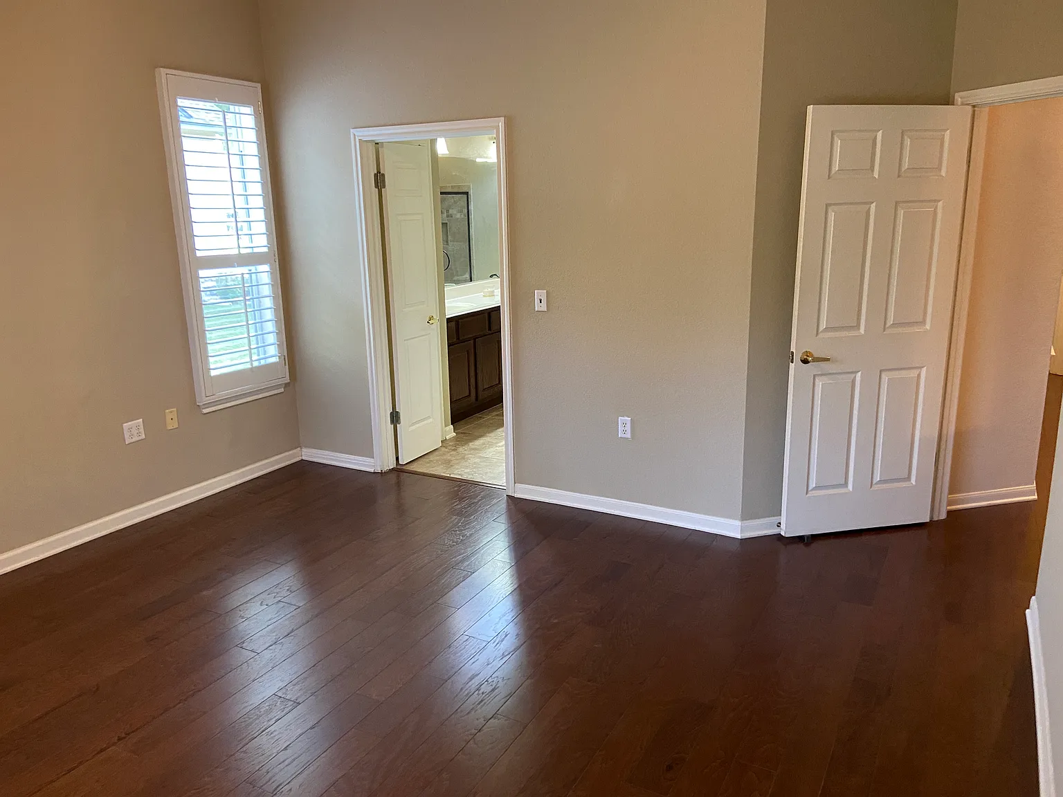 3 bed, 2.5 bath, 2046 sqft, $2,800 — Photo 4