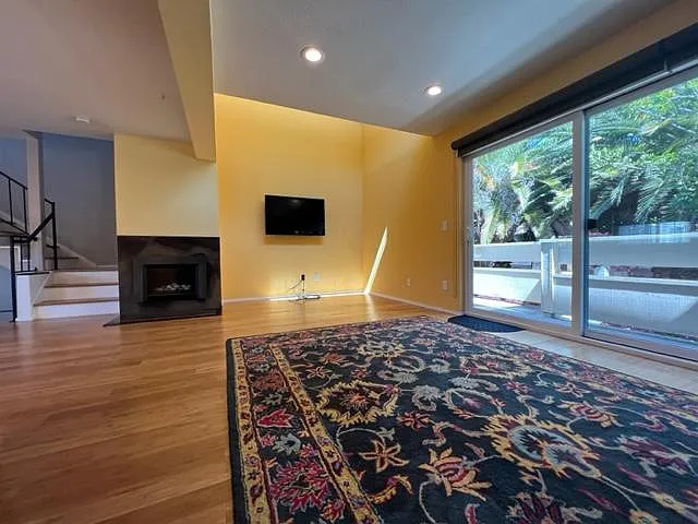 363 N Rengstorff Ave #13 — Photo 3