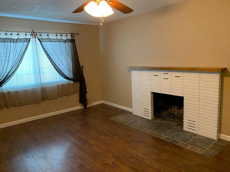 Working fireplace in bonus room
