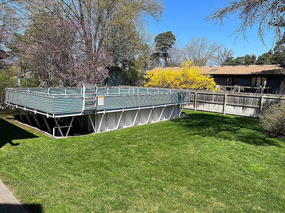Above ground pool