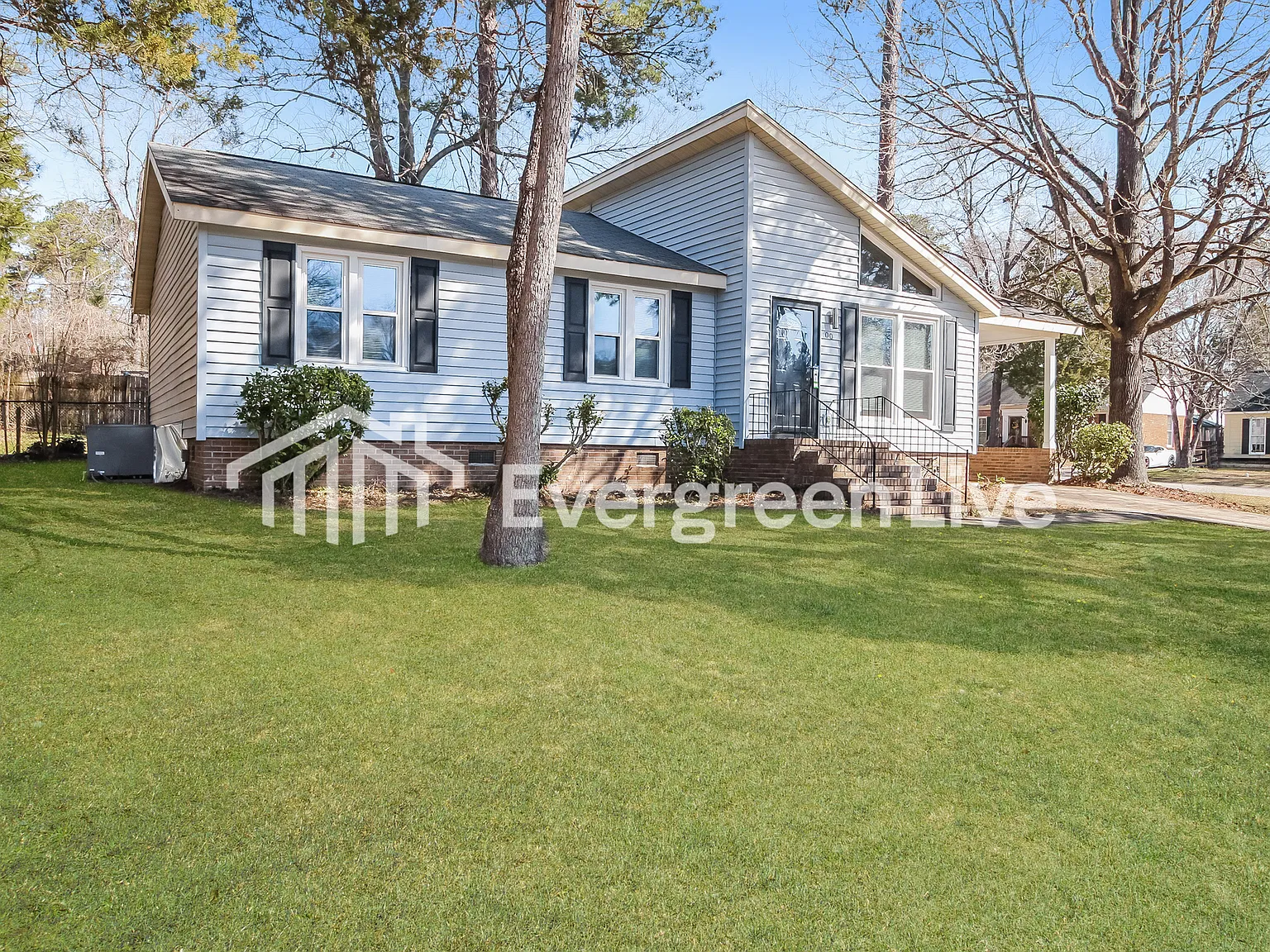 3 bed, 2.0 bath, 1126 sqft, $1,545 — Photo 2