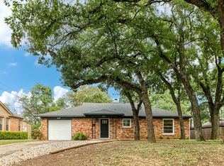 2201 Green Hill Cir, Fort Worth, TX 76112