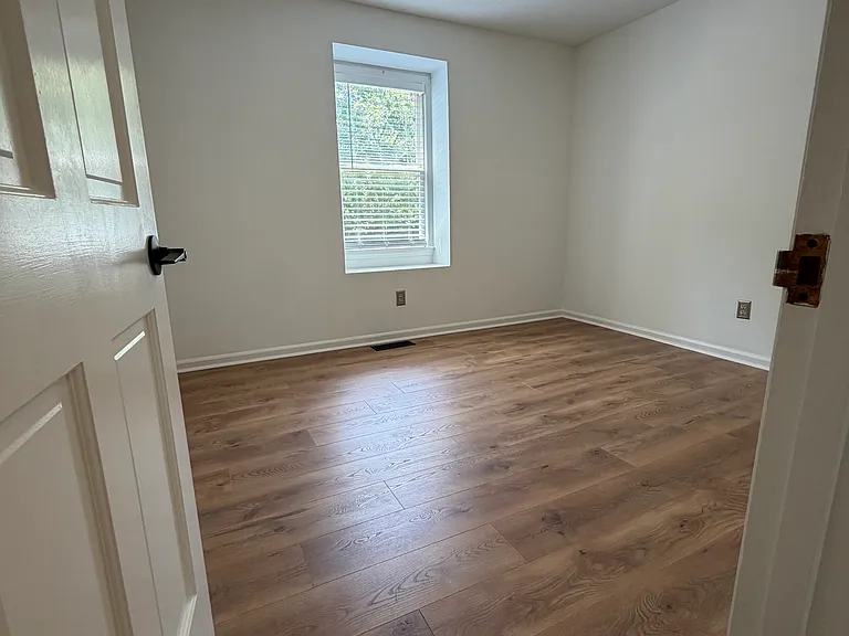 337 E Millbrook Rd — Photo 33