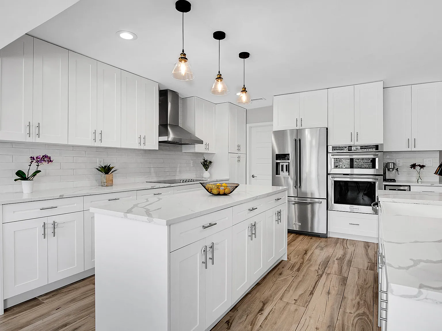 3 bed, 2.0 bath, 2498 sqft, $6,995 — Photo 3