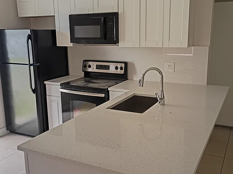 1535 SW 44th Ter #1 — Photo 2