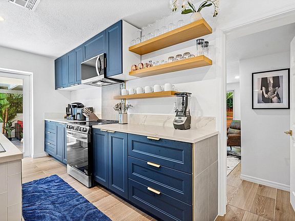 5th image of 2041 NE 30th Street