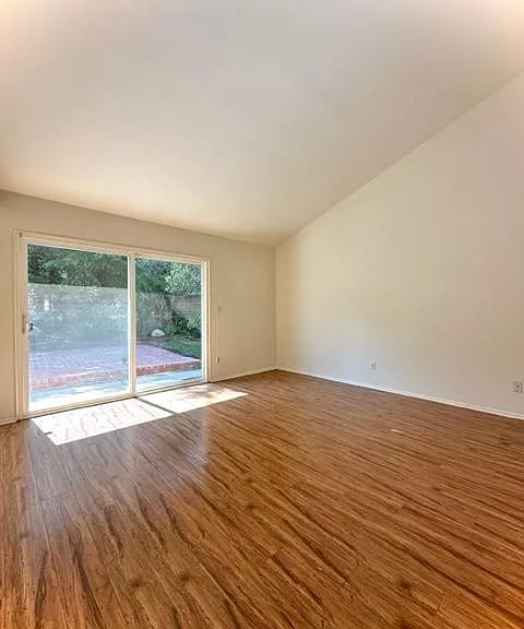 11947 Stewarton Dr — Photo 8