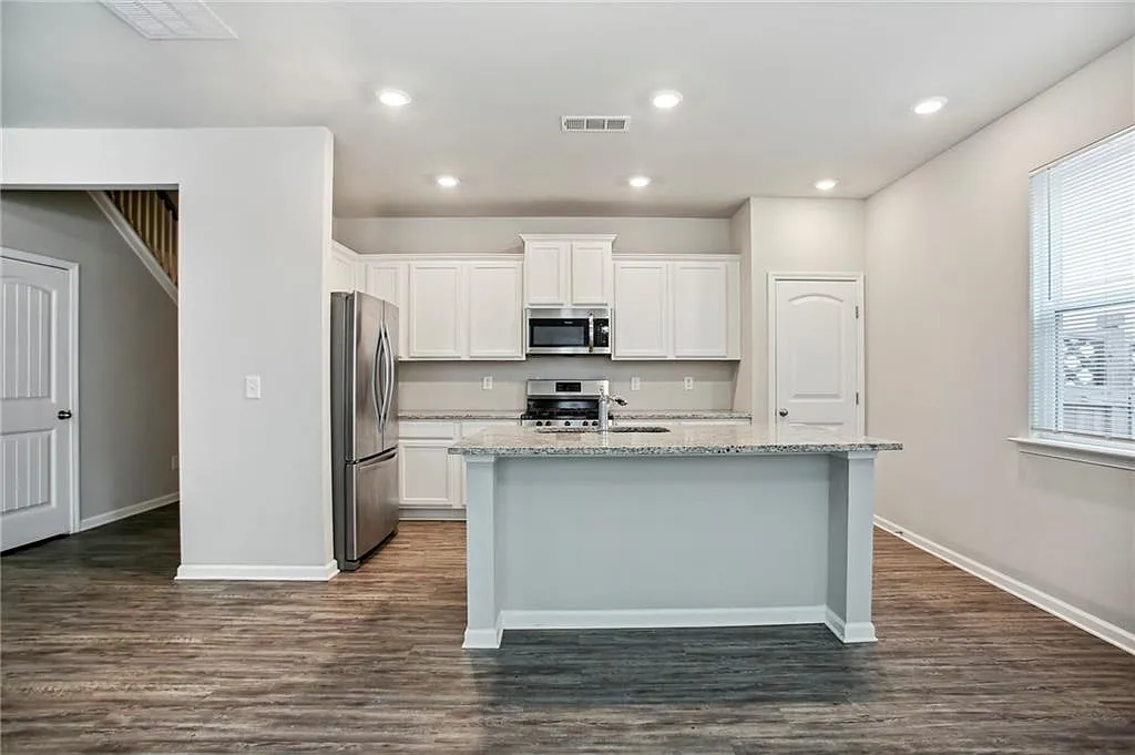 3 bed, 2.5 bath, 1905 sqft, $2,225 — Photo 4