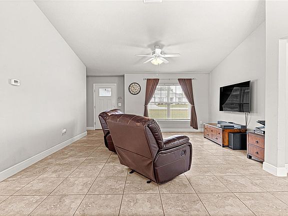 5th image of 24 Dogwood Dr