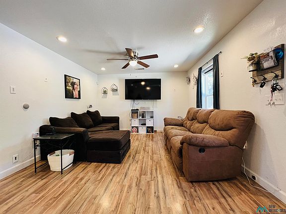 4th image of 612 N Guadalupe St