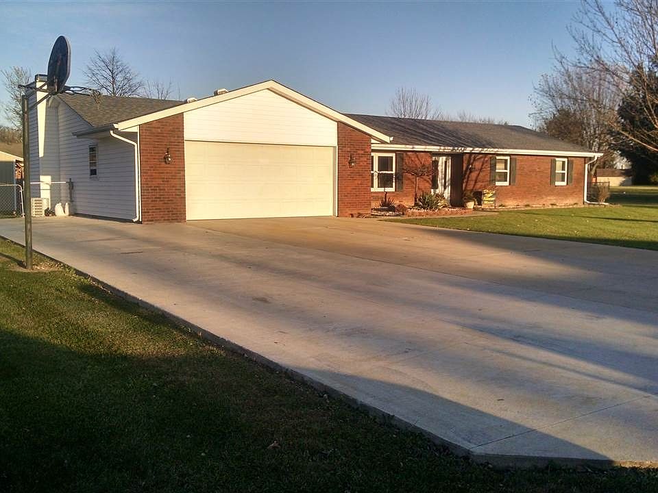1st image of 8206 N Seneca Dr