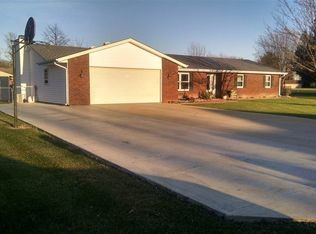 8206 N Seneca Dr, Muncie, IN 47303