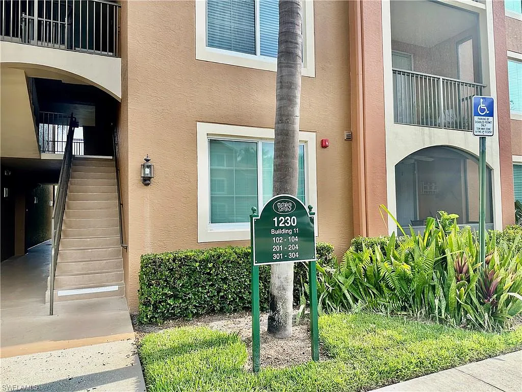 2 bed, 2.0 bath, 1059 sqft, $1,950 — Photo 3